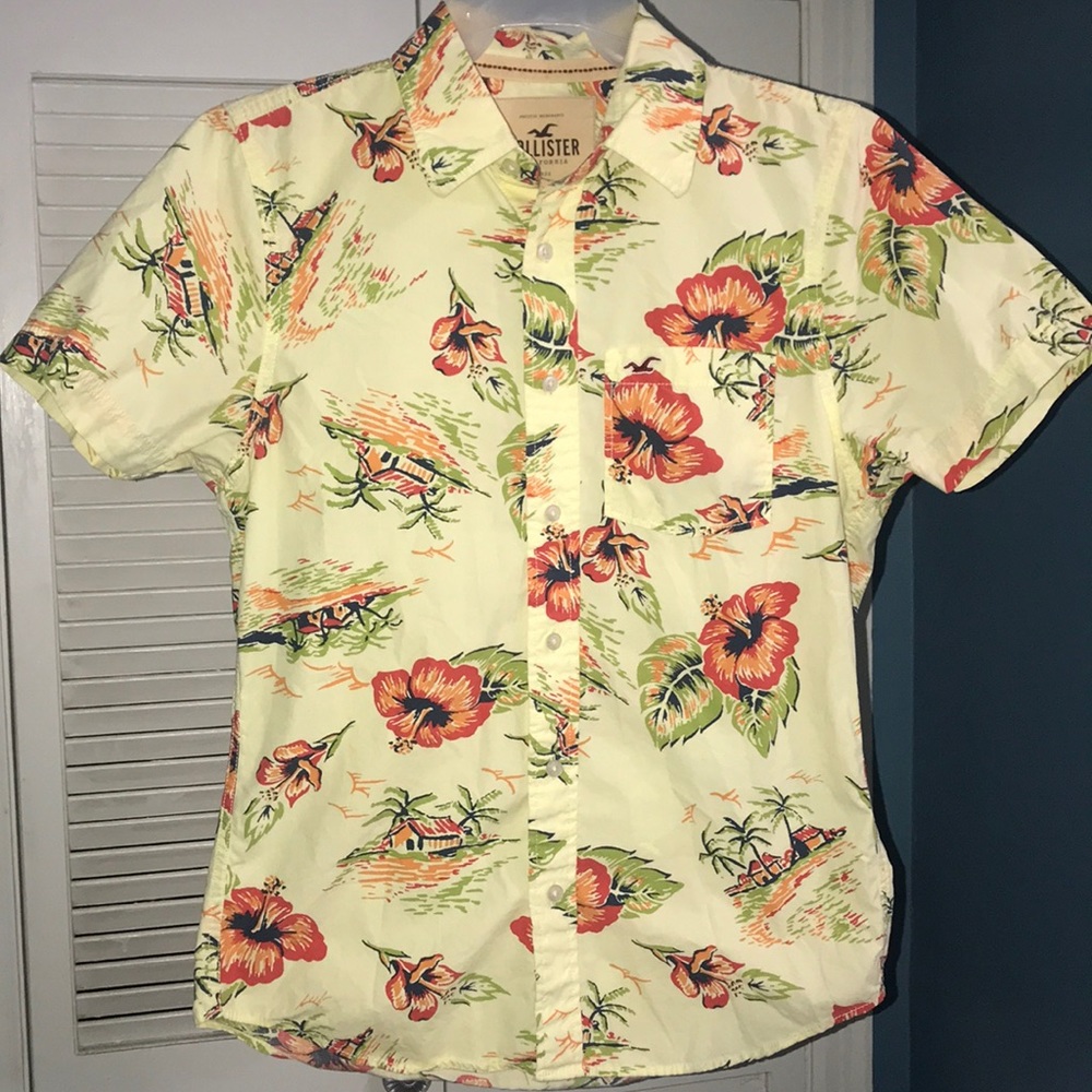 Vintage Hawaiin Floral Button Down  🌸